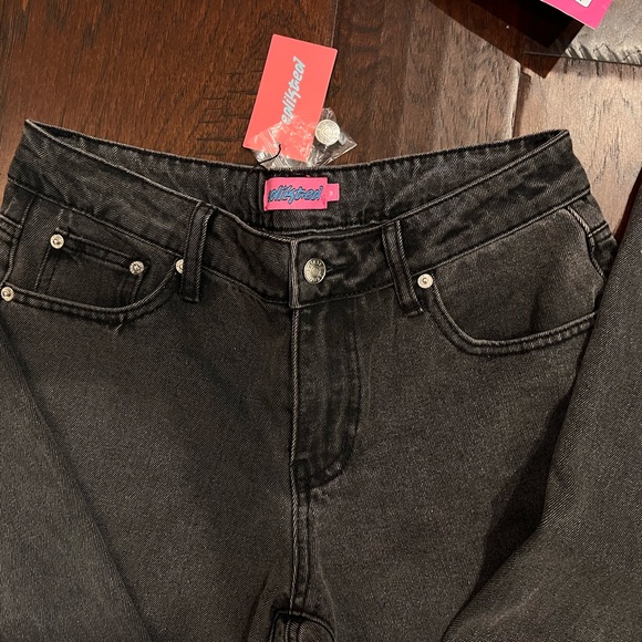 Edikted Raelynn Washed Low Rise Jeans - Picture 7 of 10